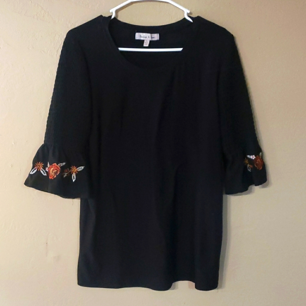 Black 3/4 sleeve flower embroidery sleeves
